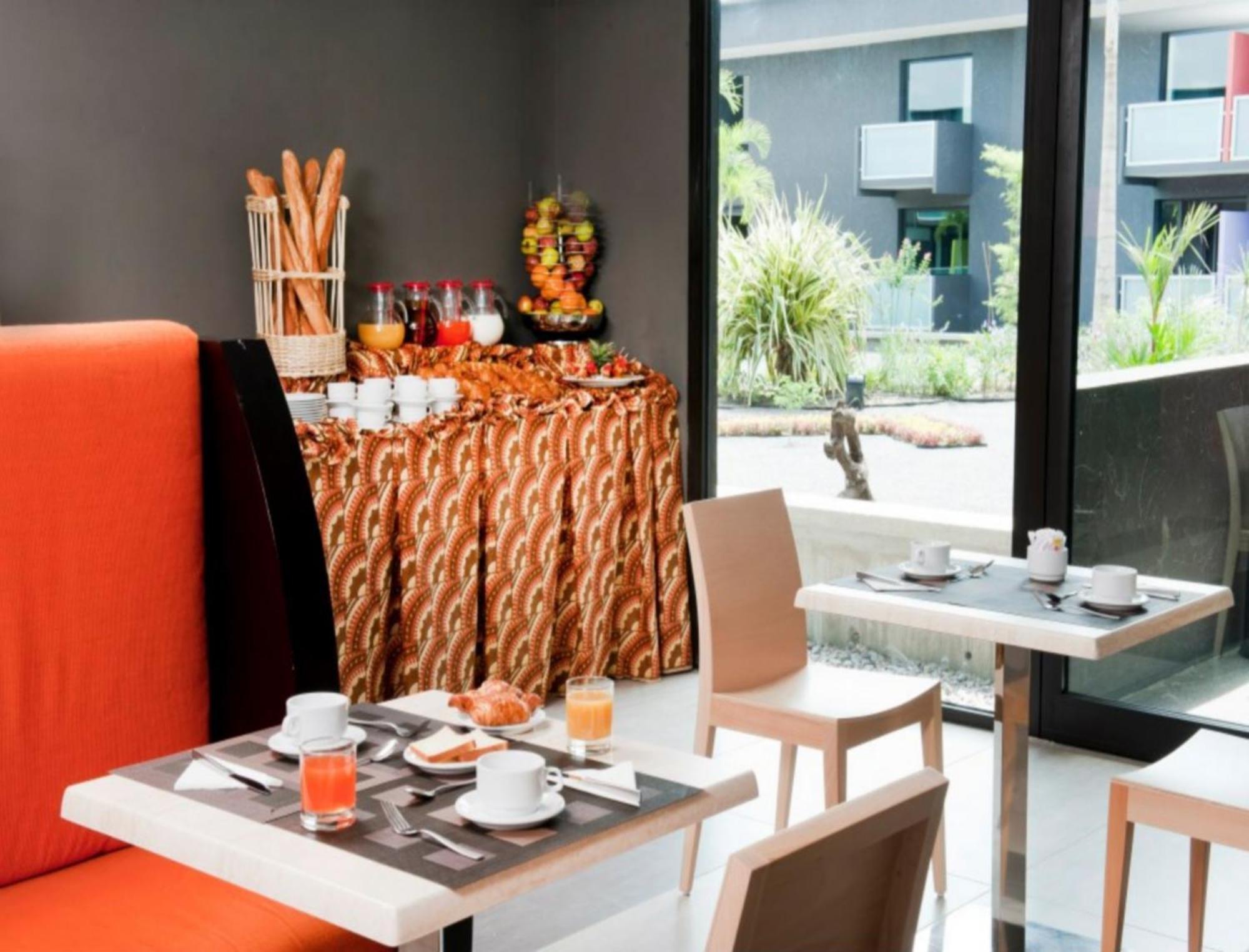 Mina Hotel Libreville Exterior photo