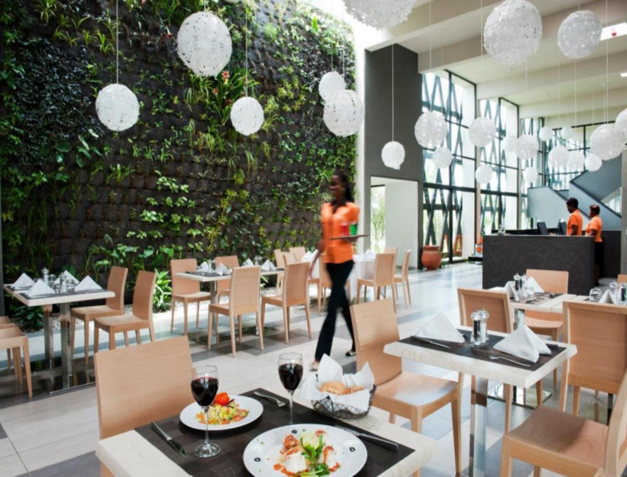 Mina Hotel Libreville Exterior photo