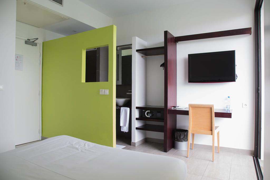 Mina Hotel Libreville Exterior photo