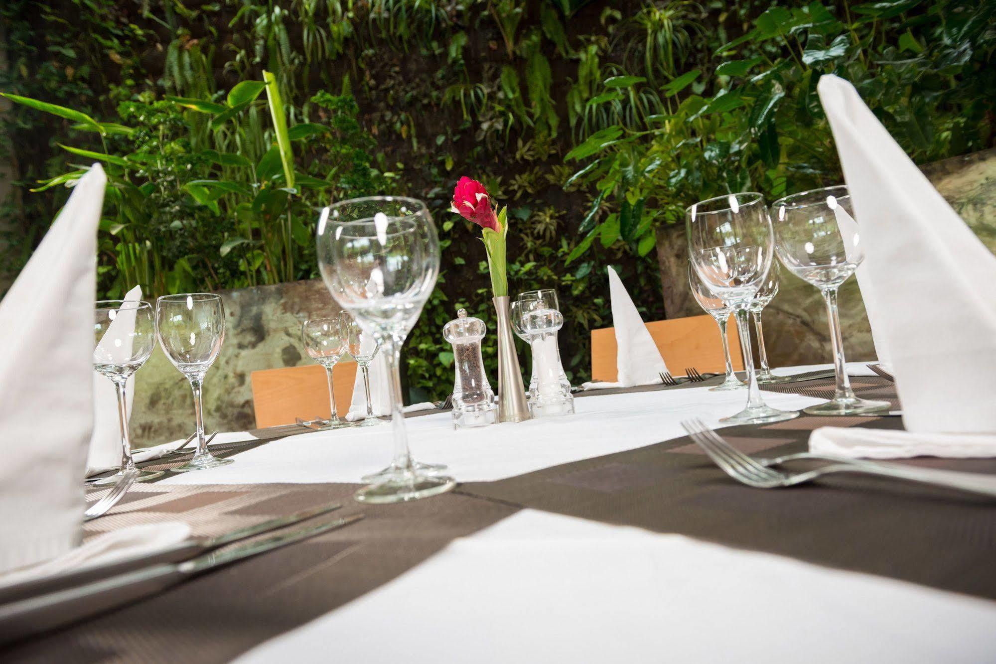 Mina Hotel Libreville Exterior photo