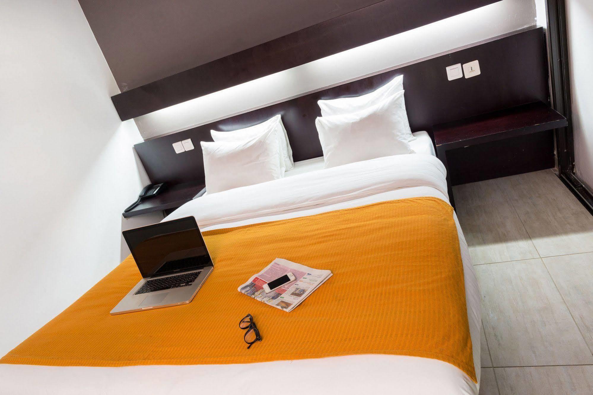 Mina Hotel Libreville Exterior photo