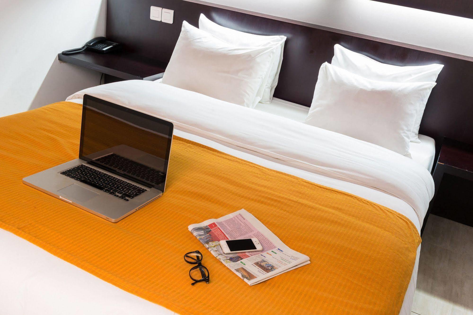 Mina Hotel Libreville Exterior photo