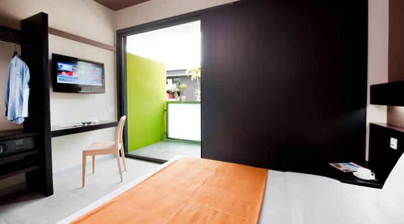 Mina Hotel Libreville Exterior photo